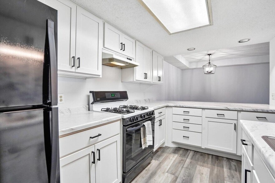 Building Photo - 18669 Clear View Ct