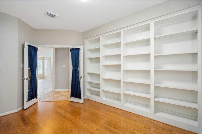 Building Photo - 707 Lytton Springs Way