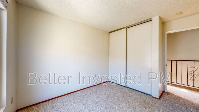 Building Photo - 657 Rinaldo St