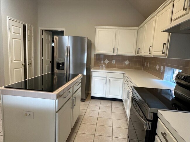Building Photo - 2307 Millerton Ln