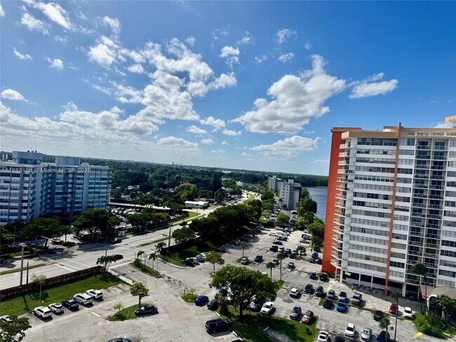 Building Photo - 1351 NE Miami Gardens Dr