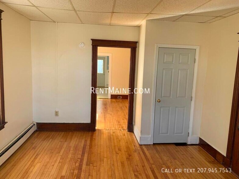 Building Photo - 701 Main St