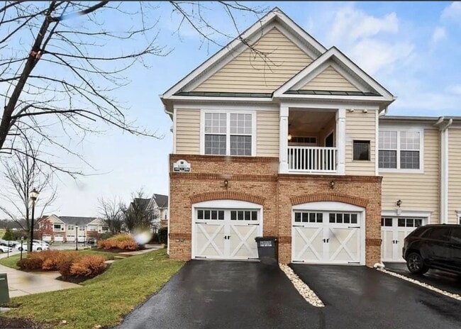 Building Photo - 43865 Hickory Corner Terrace