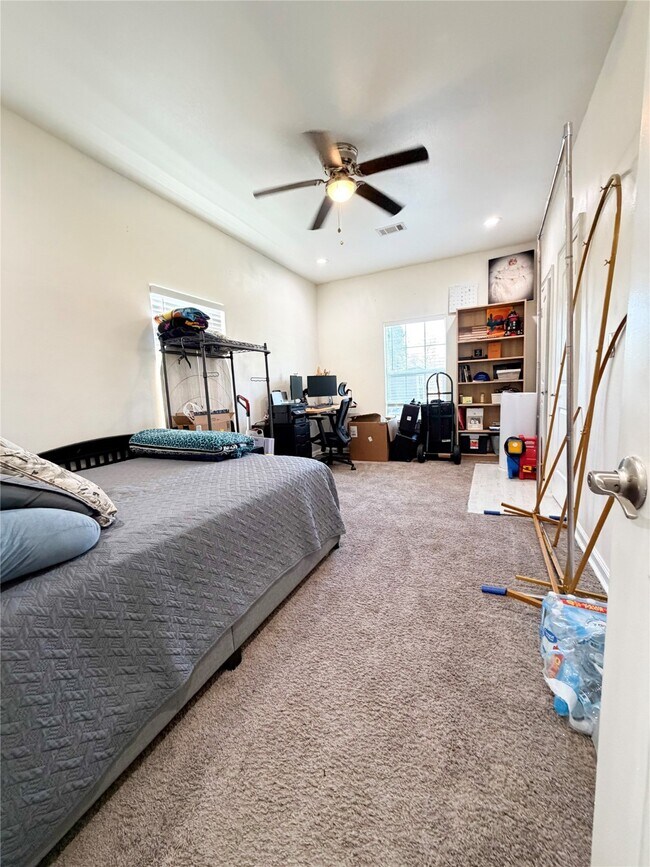 Building Photo - 9405 Arvin St