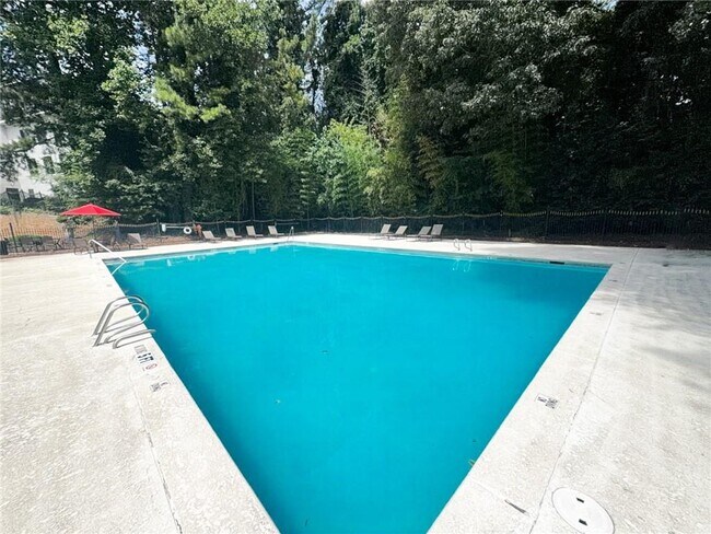 Building Photo - 3104 Pine Heights Dr NE