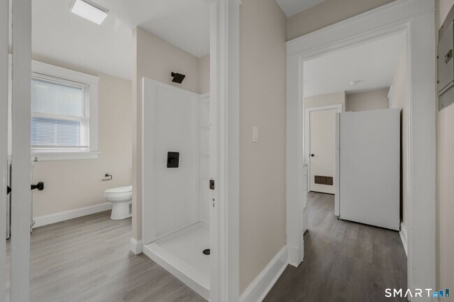 Building Photo - 113 Pequot Ave