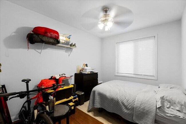 Building Photo - 3 bedroom in Chicago IL 60647