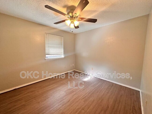 Building Photo - 9313 NE Stardust Ln