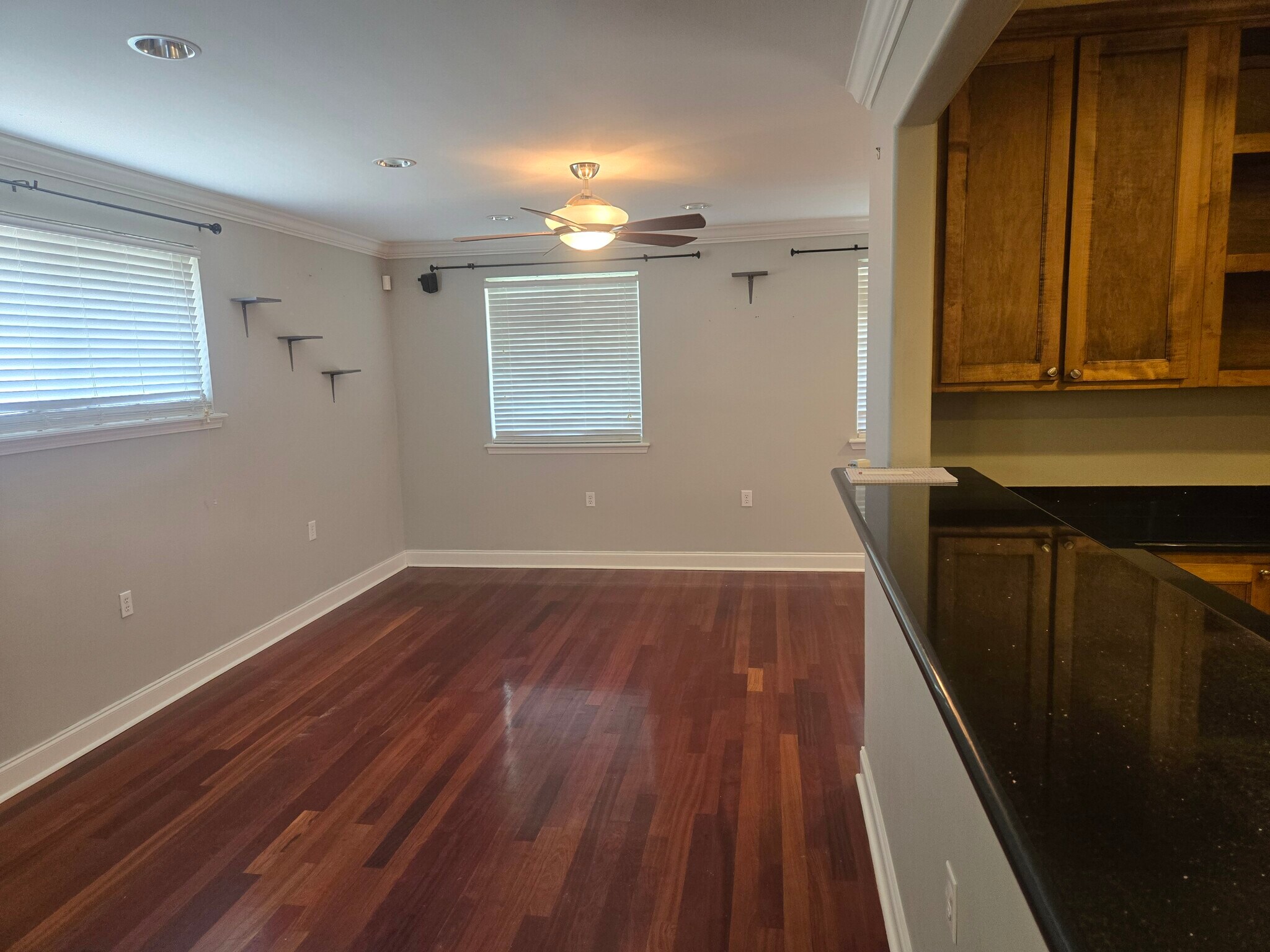 Building Photo - 4859 Camelot Dr
