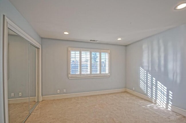 Building Photo - 1500 5th St