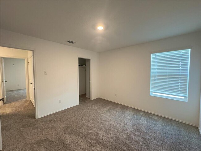 Building Photo - 512 Gabbro Gdns