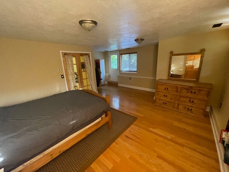 Building Photo - 1991 Glen Garry Dr