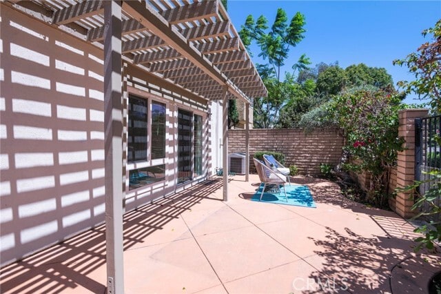 Building Photo - 3 Willow Tree Ln