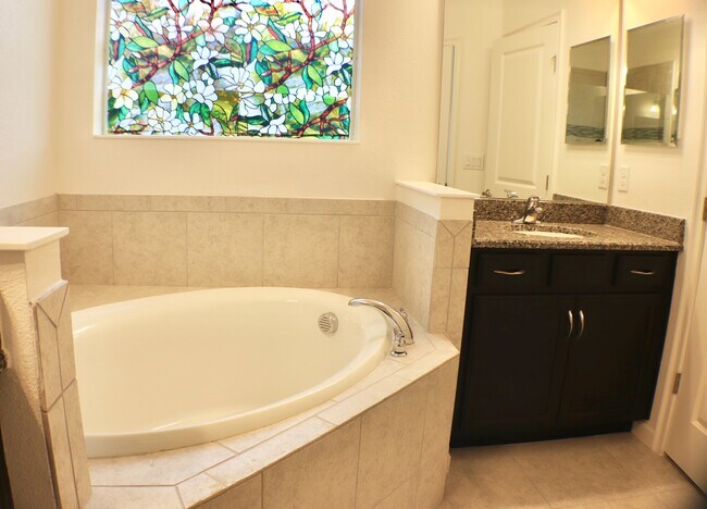 Building Photo - 536 Sapphire Dr