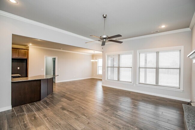 Building Photo - ***1104 S. Taylor ***