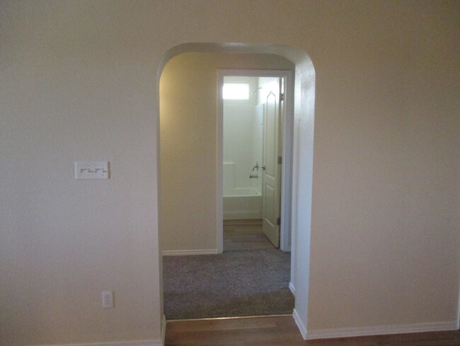 Building Photo - "Charming 2-Bed, 2-Bath Gem in El Paso – 1...