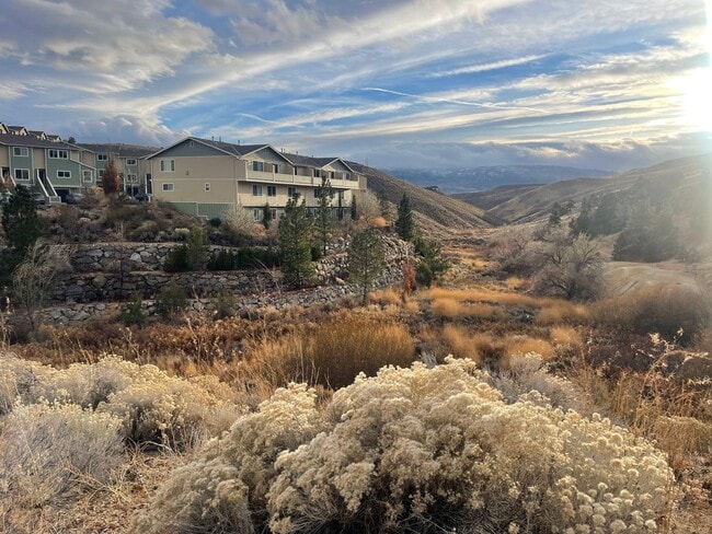 Building Photo - Wonderful and Sunny Rancho San Rafael Town...