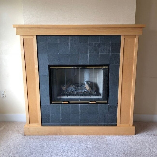 Building Photo - Riverfront Sandpiper Village Condo 2 Bedroom, 2 Baths!!