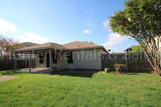 Building Photo - 505 Vega Ln