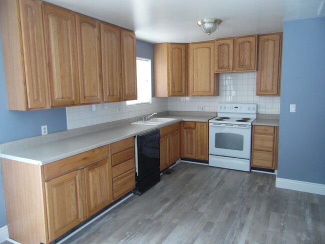 Primary Photo - 350 S 900 W St