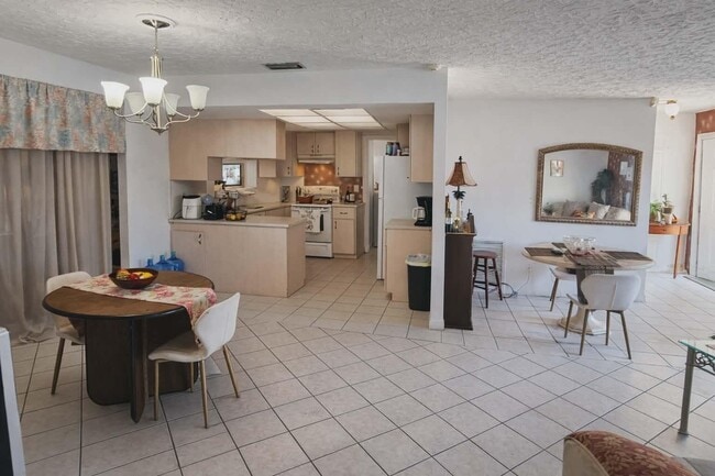 Building Photo - 218 Olive Ave