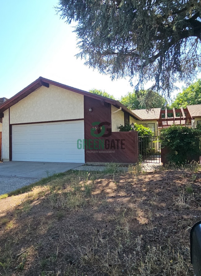Building Photo - 3509-3511 Dragoo Park Dr.