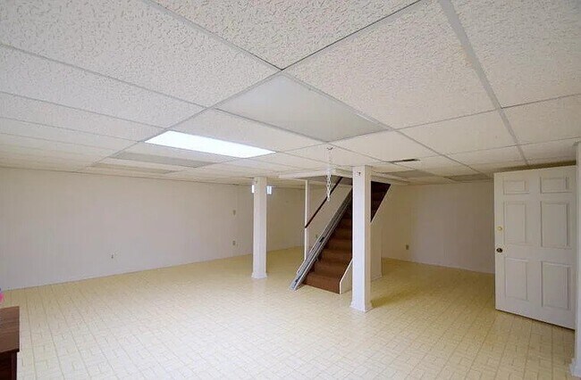 Building Photo - 614 Stivers Rd
