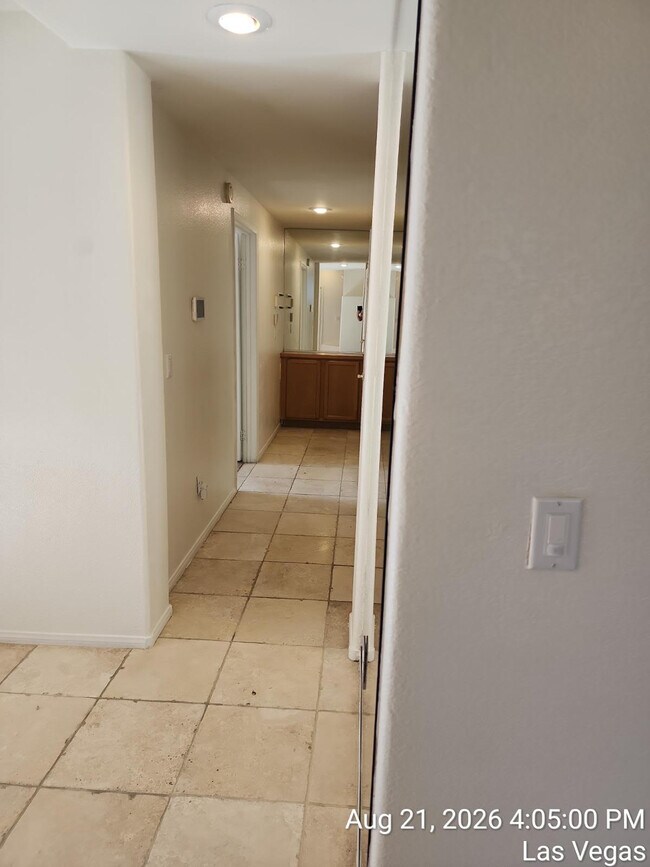 Building Photo - 664 Peachy Canyon Cir