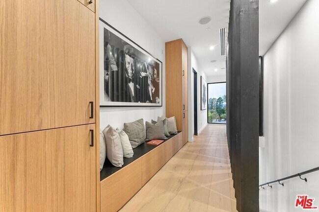 Building Photo - 9031 Alto Cedro Dr