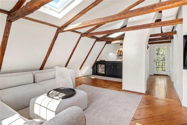 Building Photo - 108 Prospect Hill St