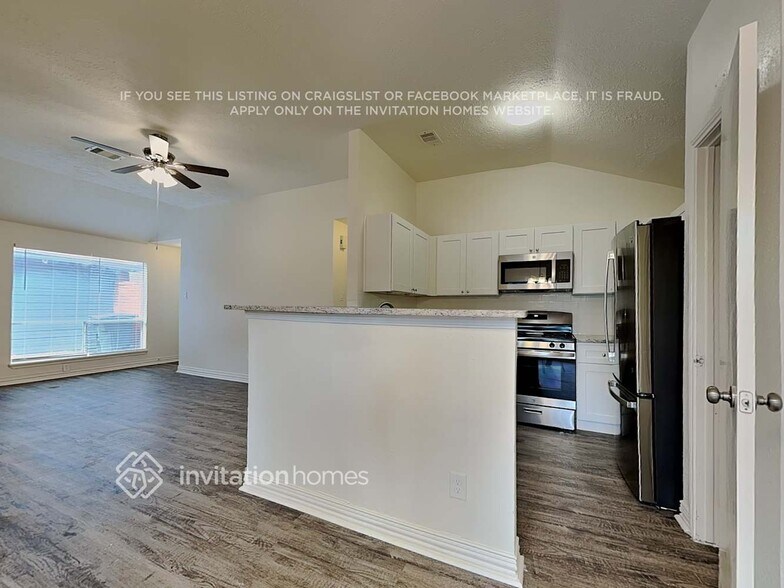 Building Photo - 9167 Golden Sunshine Dr