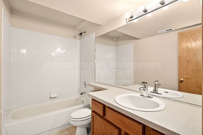 Building Photo - 8131 Oliver Rd