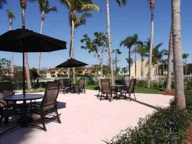 Building Photo - 631 Lyons Rd