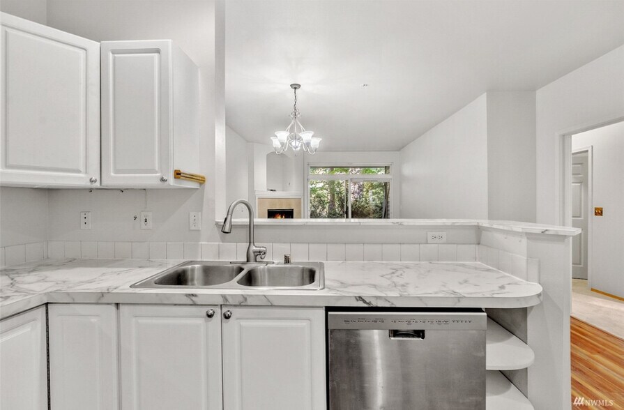 Building Photo - 12712 Admiralty Way