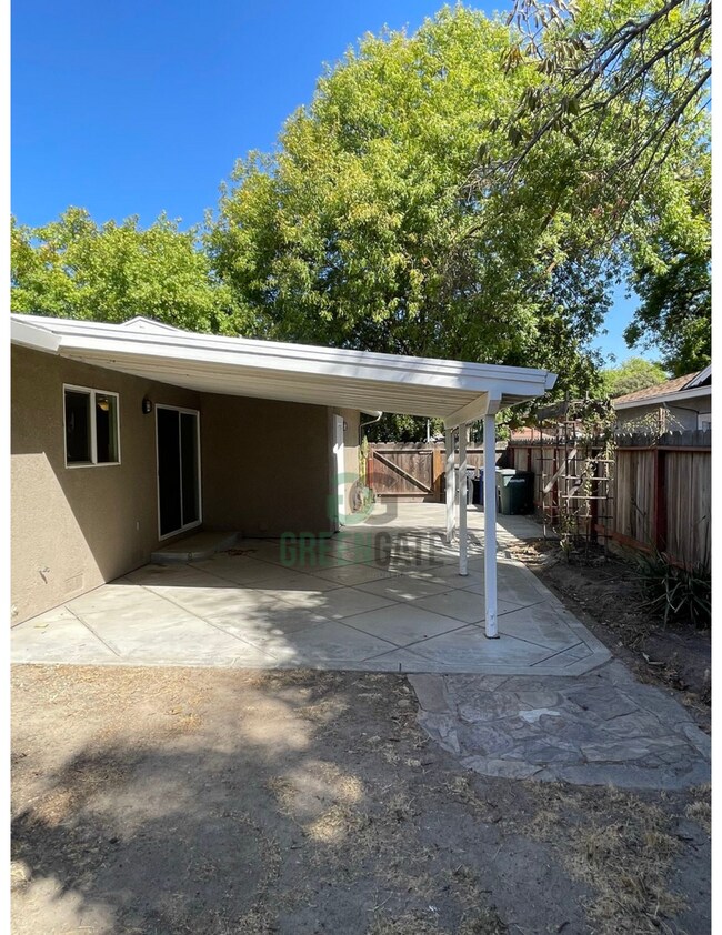 Building Photo - 533 Arrowhead Ct