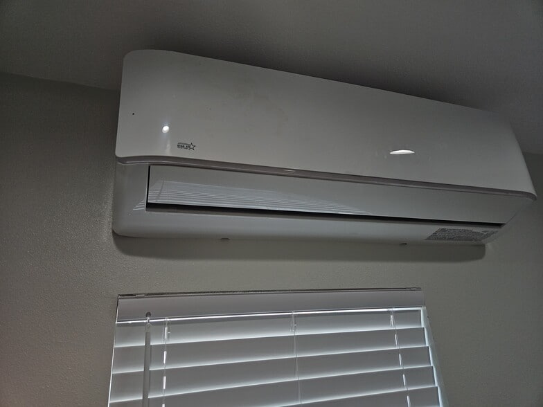 Building Photo - 11645 Pope Ave