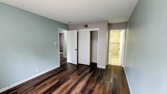 Building Photo - Oxnard Shores Home