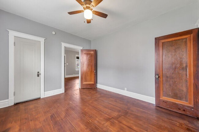 Building Photo - 4202 Lawn Ave