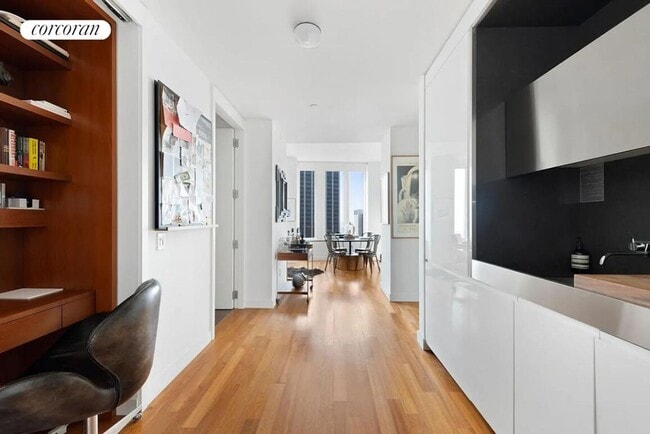 Building Photo - 15 S William St