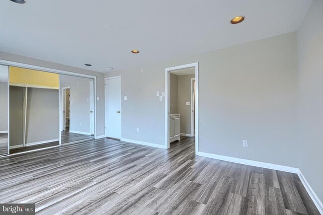 Building Photo - 209 Bridge Dr