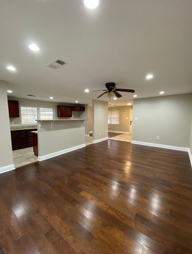 Building Photo - 3 BR 2 BA ALGIERS GEM - WON'T LAST LONG!!