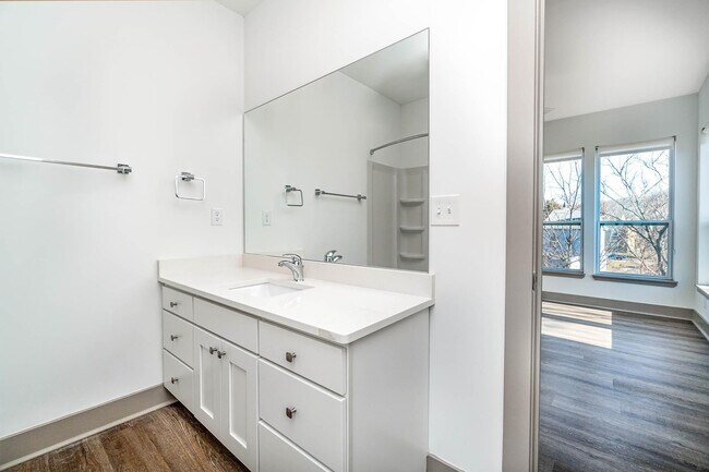 Building Photo - 256 Manhattan Blvd