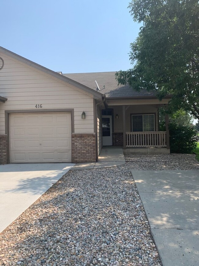 Building Photo - Beautiful 2 Bedroom + Loft  End Unit Townhome in Loveland!