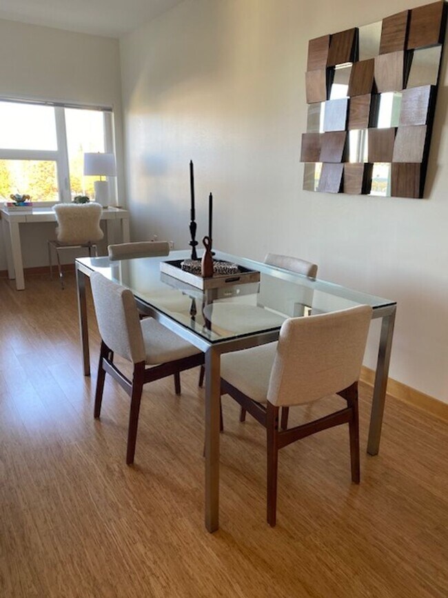 Building Photo - Luxury Fully Furnished Condo Downtown Salem Is Available