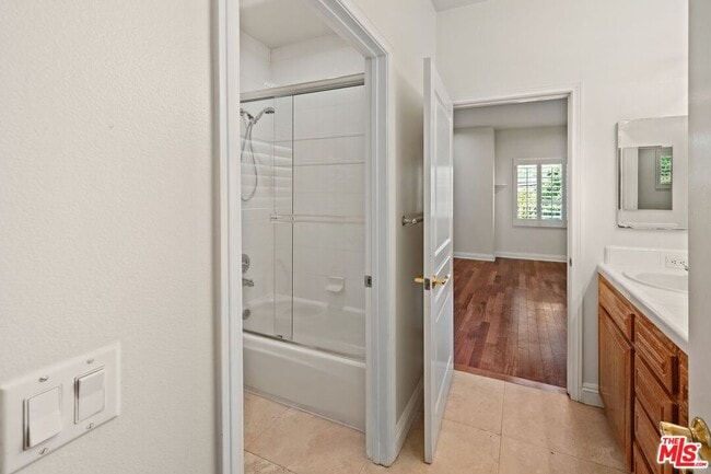 Building Photo - 1470 Paseo De Oro