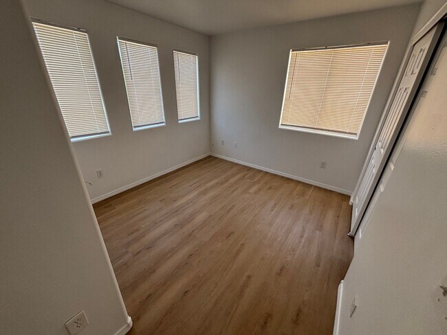 Building Photo - Charming 3-Bedroom Home with Modern Comfor...