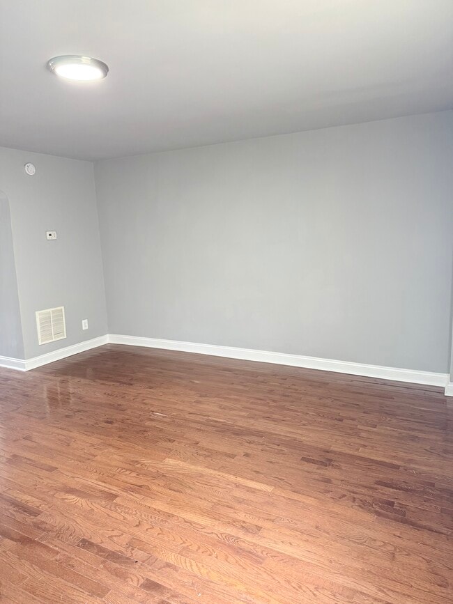 Building Photo - 4909 Chalgrove Ave
