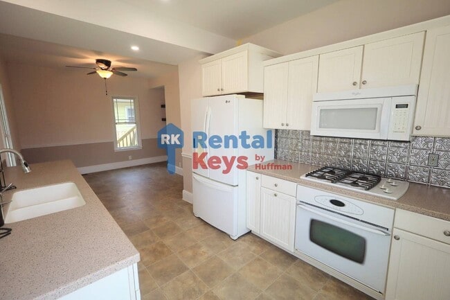 Building Photo - Three Bedroom | Two Bathroom House