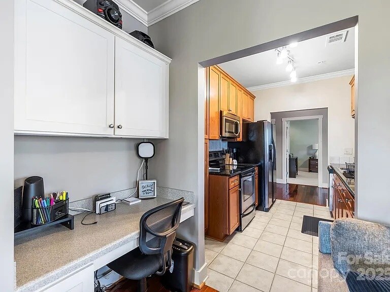 Building Photo - 9 Kenilworth Knls