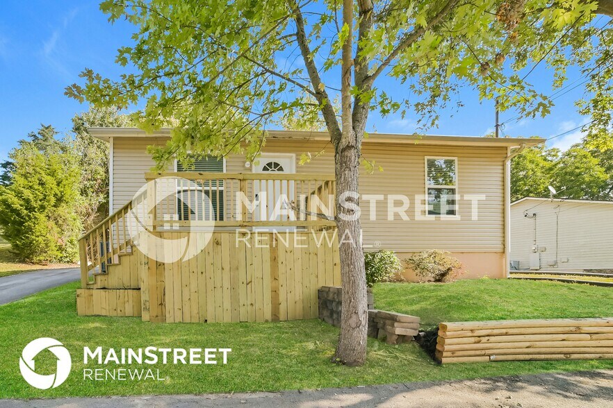 Primary Photo - 2305 Ridgecrest Dr